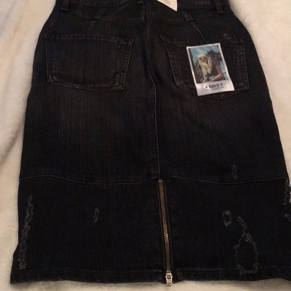 New with tags stretch Jeanne pencil skirt